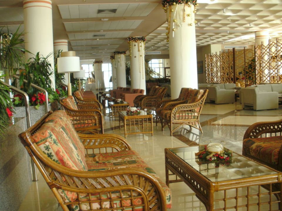 Blick von der Lobby Richtung Rezeption Constantinou Bros Athena Royal Beach Hotel