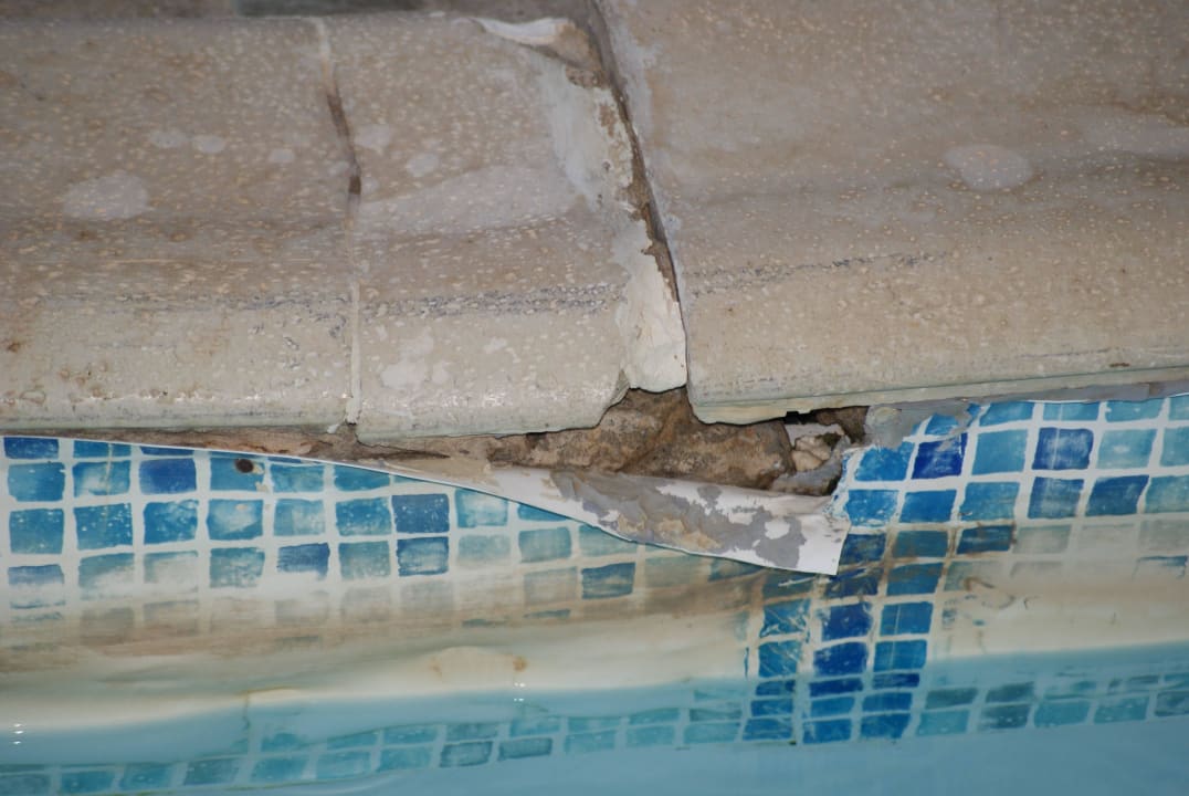 Dreckig und kaputt Three Corners Sea Beach Resort