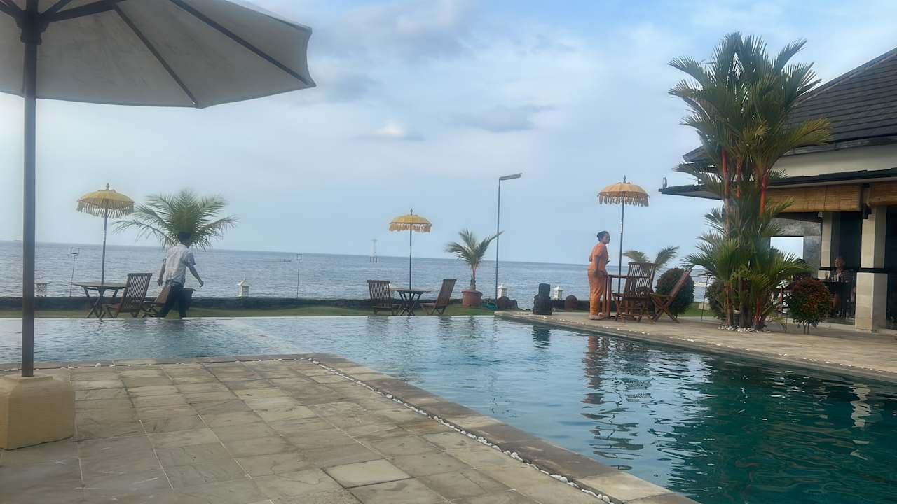 Pool Villa Kelapa Lovina Beach