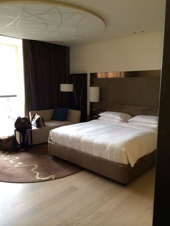 Großes bequemes Bett Park Hyatt Abu Dhabi Hotel and Villas