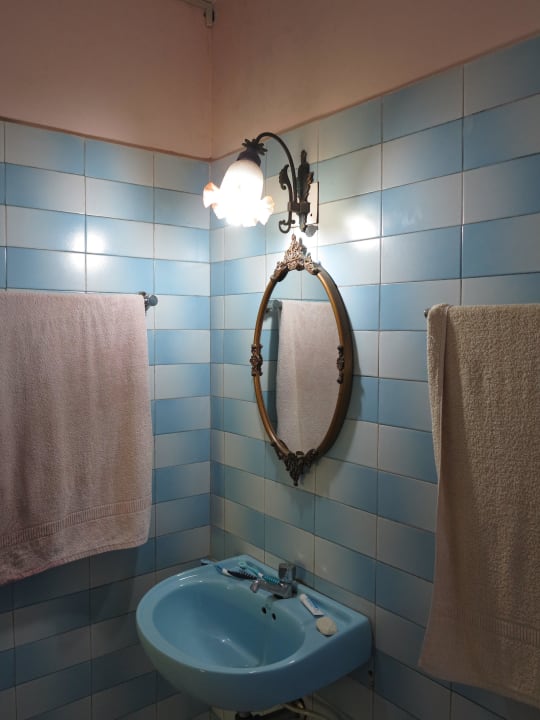 Bad Hotel Palm Grove Cottages