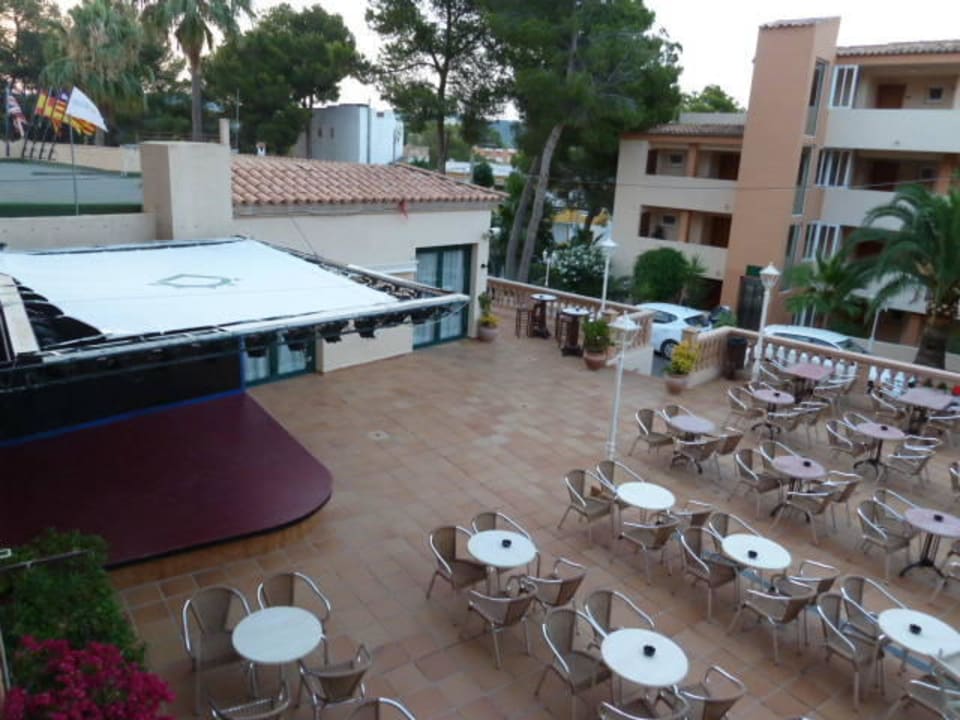 Showbühne und Aussenbereich Valentin Somni Hotel & Suites