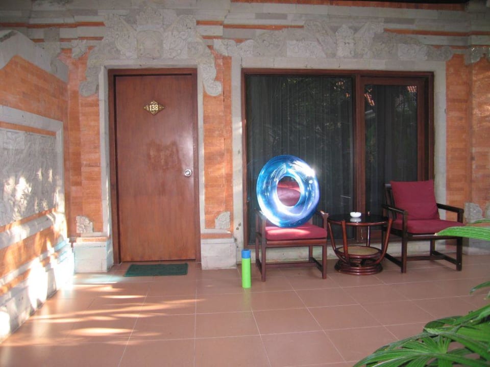 Eingang Beachwing-Zimmer Puri Santrian