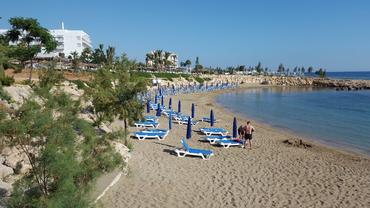 Strand Crystal Springs Beach Hotel