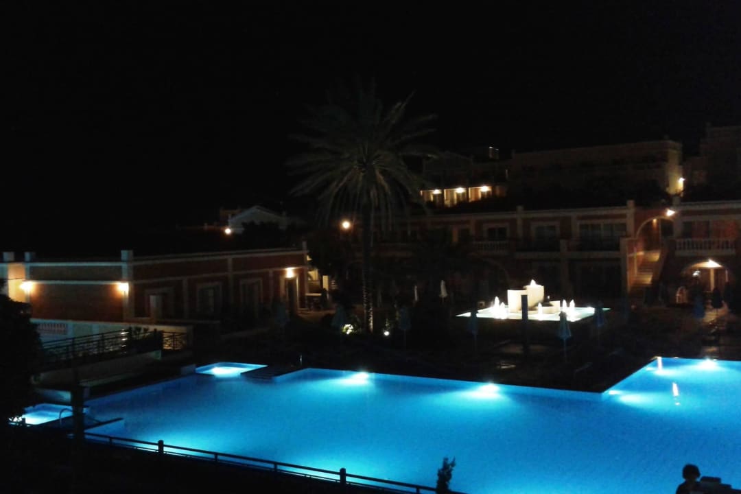 Blick auf den Springbrunnen Porto Bello Royal