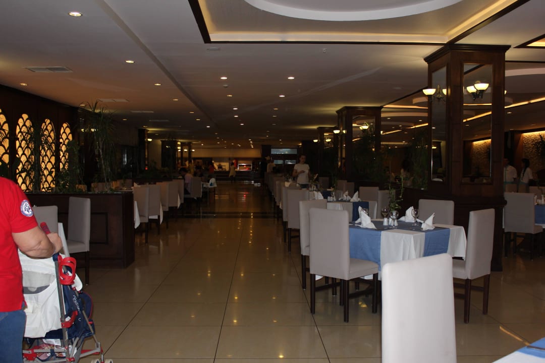 Blick ins Restaurant Hotel Turan Prince
