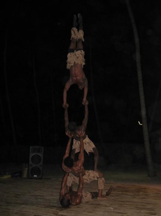 Show/Akrobaten Neptune Pwani Beach Resort & Spa