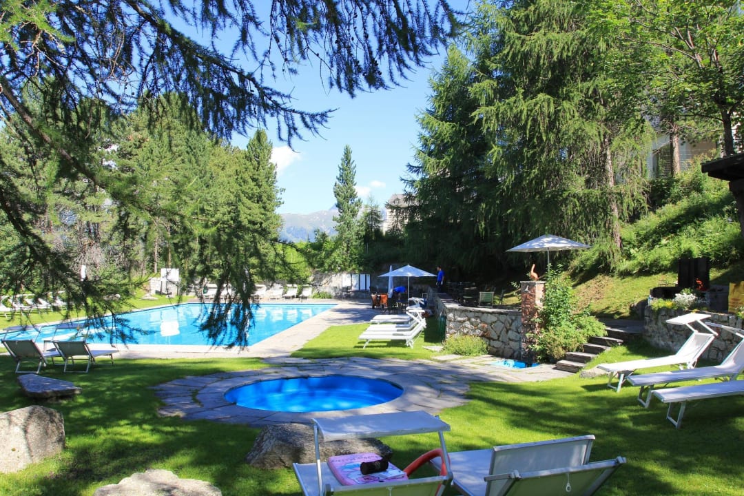 Außenpool Hotel Saratz