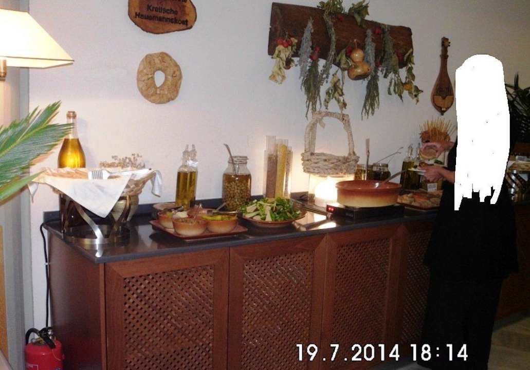 Mediterranes Buffet Santa Marina Beach