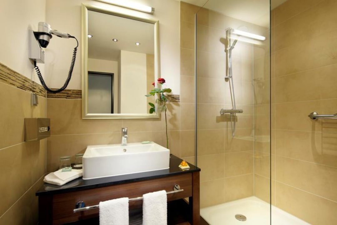 Badezimmer im Courtyard Bremen Hotel Courtyard by Marriott Bremen