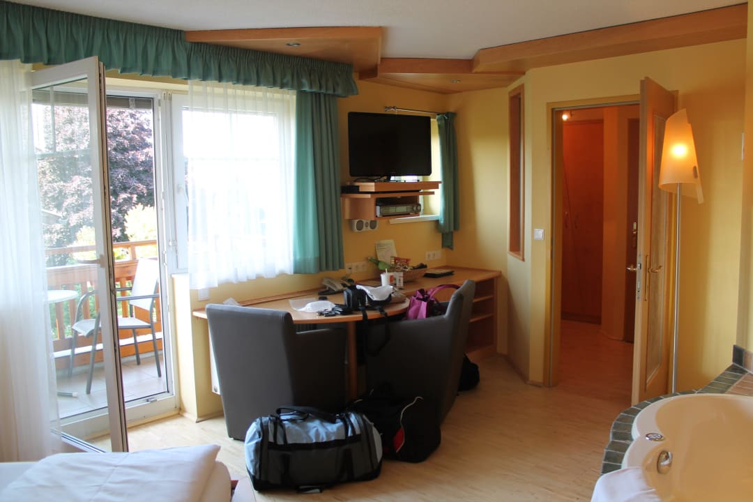 Ecke zum Sitzen und Fernseher Hotel Himmelreich
