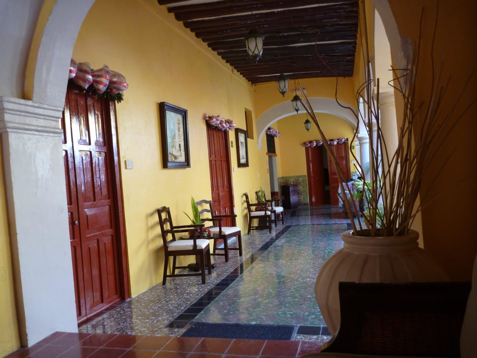 Vor dem Zimmer Hotel Castelmar