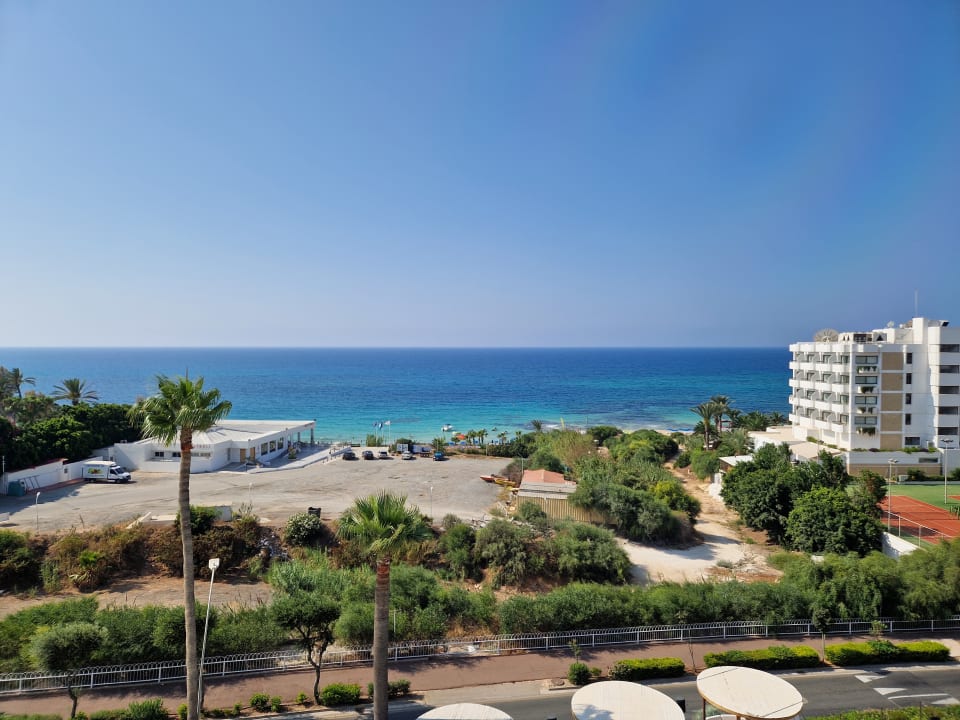 Ausblick Napa Mermaid Hotel & Suites