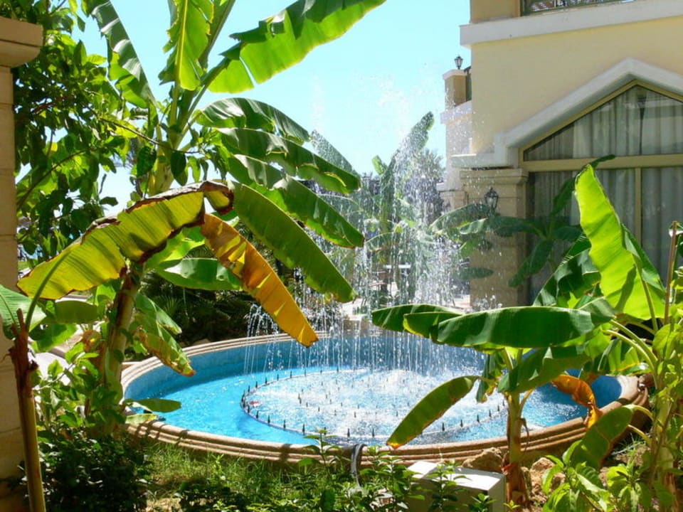 der Springbrunnen im Grünen Lindos Princess Beach Resort & Spa