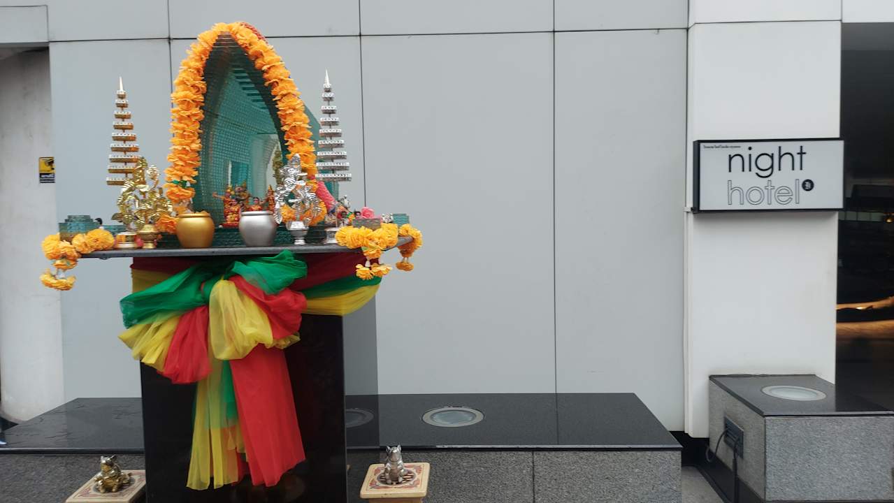 Außenansicht Night Hotel Bangkok - Sukhumvit 15