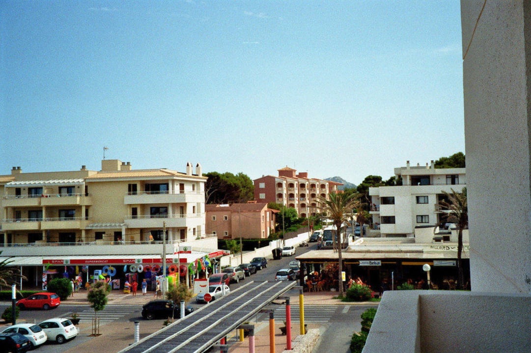 Blick nach rechts von Zimmer 441 allsun Hotel Lux de Mar