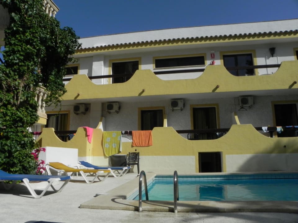 Kleiner Pool Hostel Don Carlos