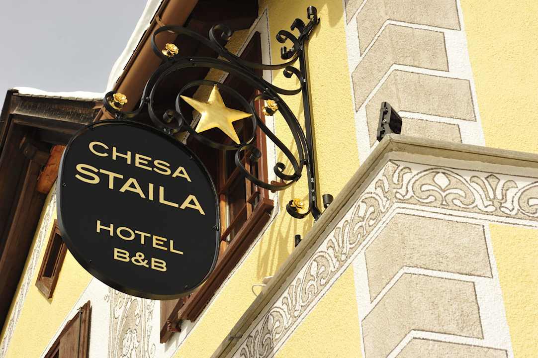 Hotelfassade Chesa Staila Hotel - B&B