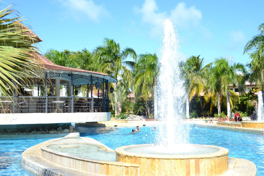 Ruhepool mit Bar Villas Bavaro Resort & Spa