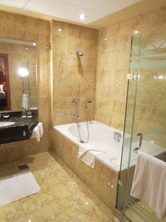 Große Badewanne Zimmer 206 Al Raha Beach Resort & Spa