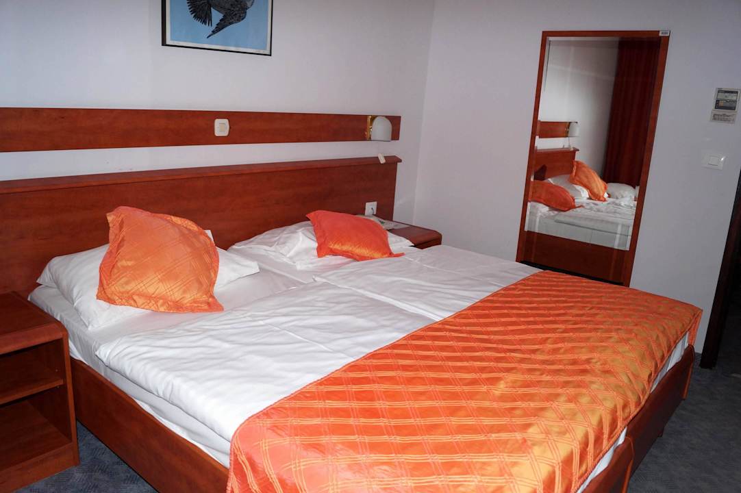 Raum / Zimmer / Schlafbereich (Innenansicht) Hotel Baska