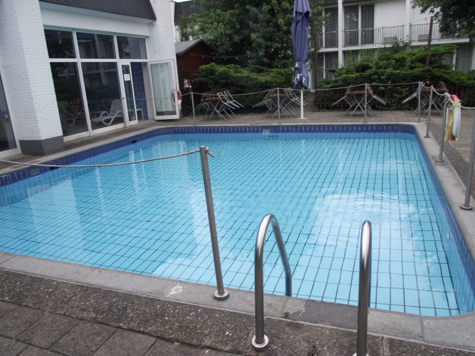 Außenpool Leonardo Hotel Düsseldorf Airport - Ratingen