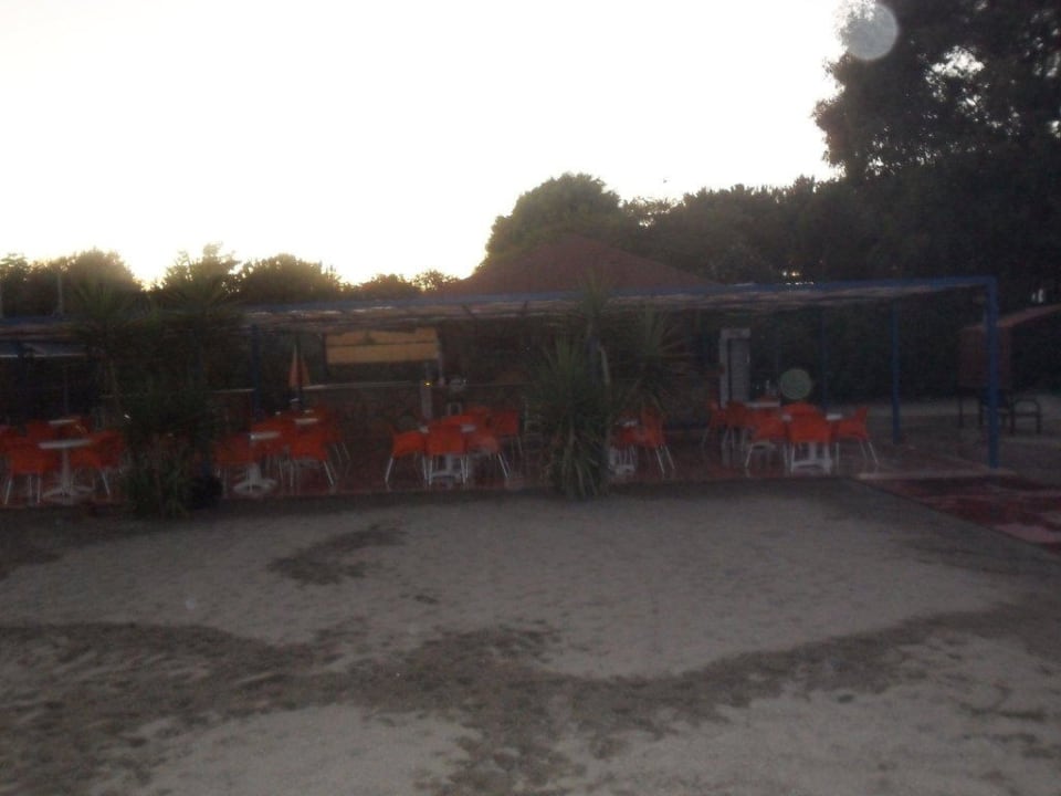 Strandbar am Abend Hotel Royal Garden Beach
