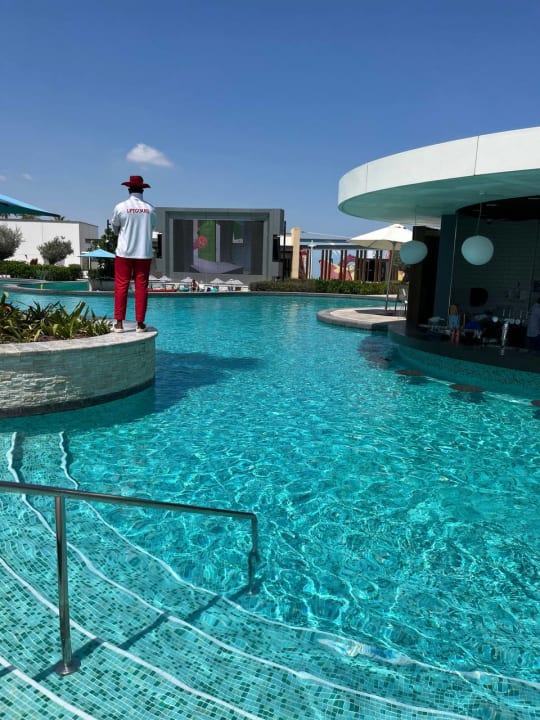 Pool The WB Abu Dhabi, Curio Collection By Hilton
