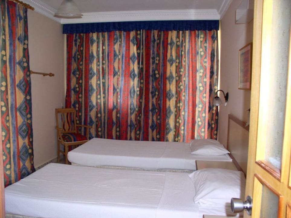 Sypialnia z 2 łóżkami w suicie rodzinnym Hotel Club Paradiso