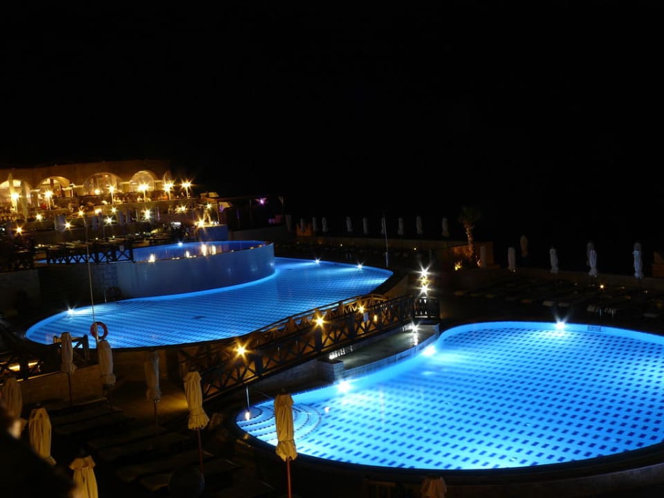 Poolanlage und Hauptrestaurant Hotel Kalithea Horizon Royal