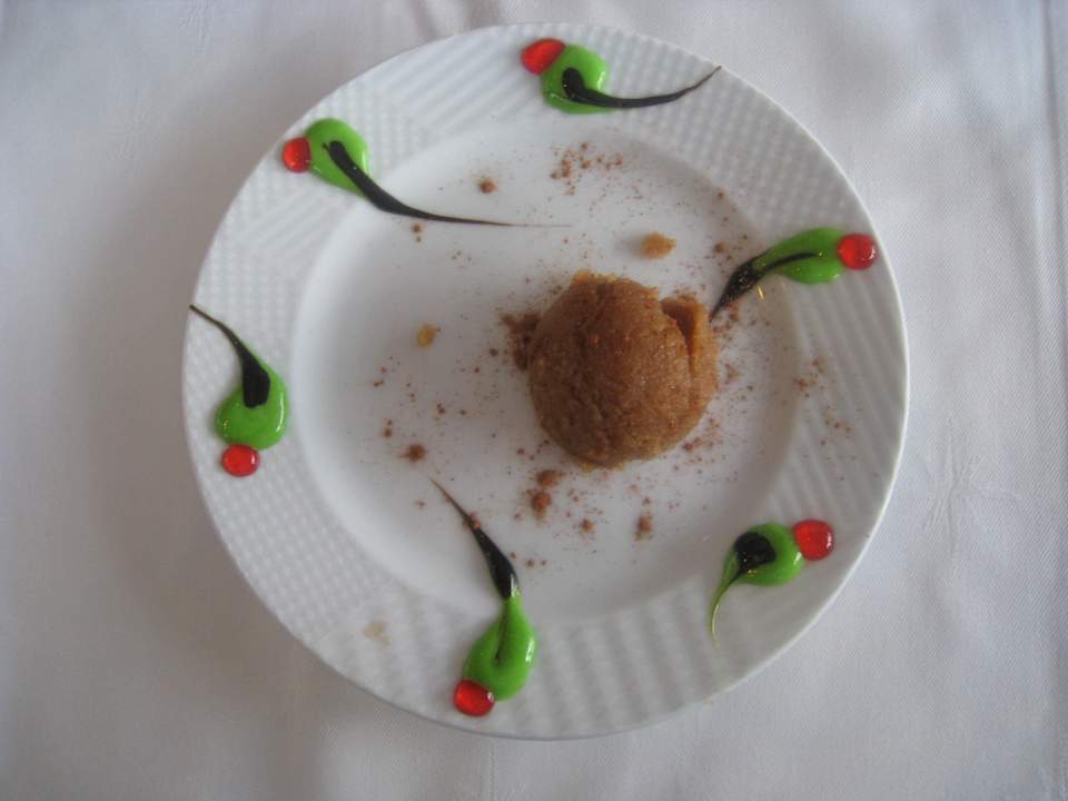 Toll hergerichtete Teller zum Dessert Hotel Grand Side