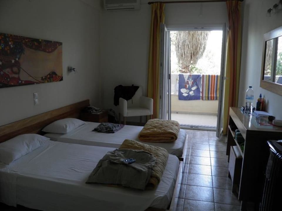 Zimmer im 1. Stock Hotel Ipsos Beach