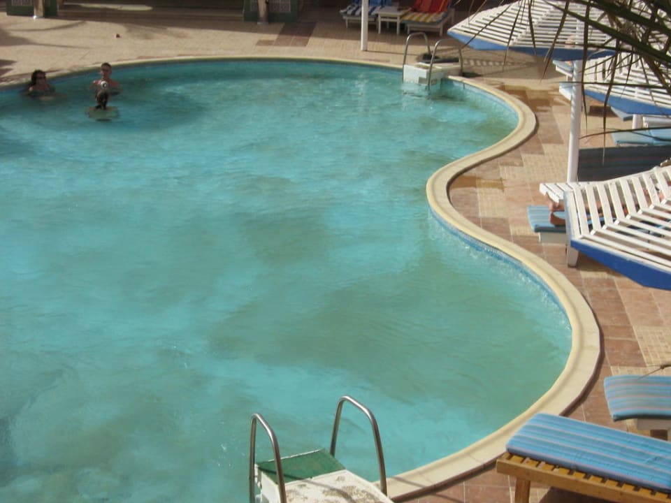 Pool nach dem Sandsturm Pickalbatros Alf Leila Wa Leila Resort - Neverland Hurghada