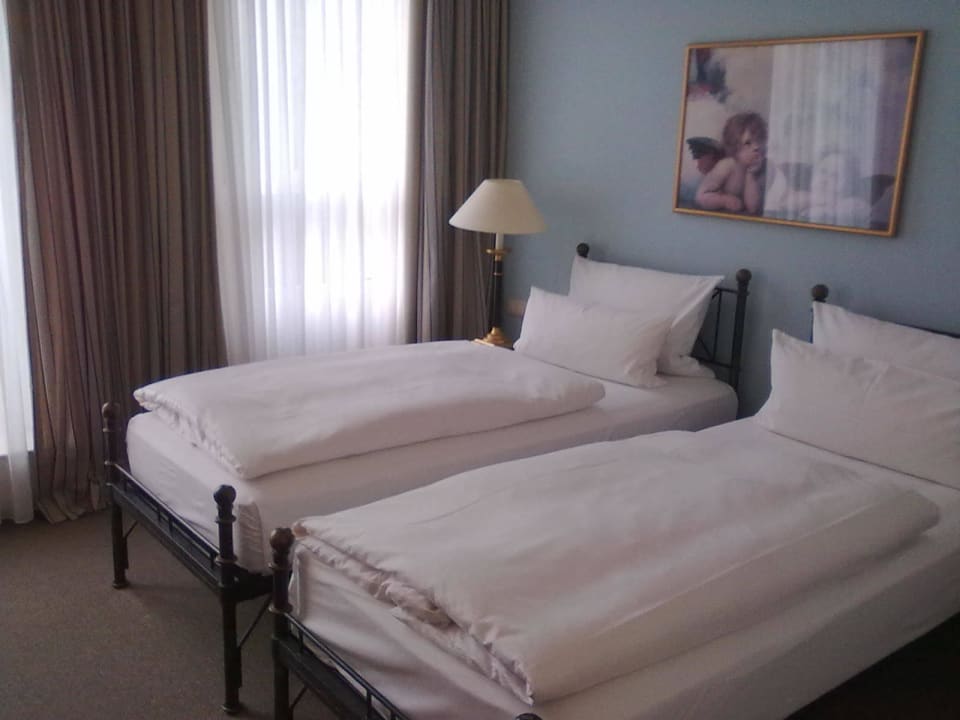 Blick nach rechts Hotel Elbflorenz Dresden