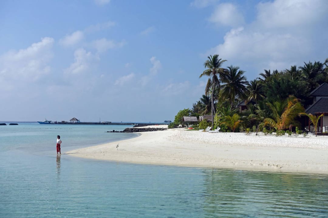 Strand an der Nordostseite Summer Island Maldives