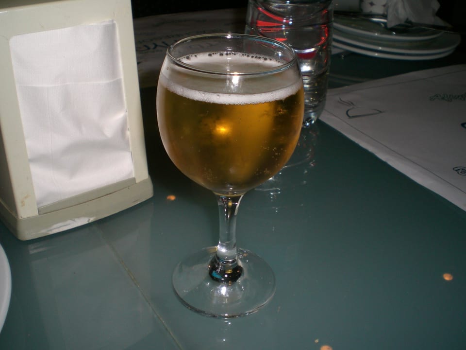 Bier im Weinglas Petunya Beach Resort