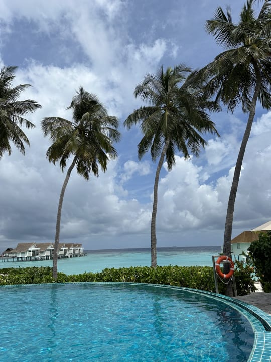 Pool Machchafushi Island Resort & Spa Maldives, The Centara Collection