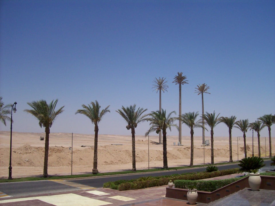 Und gegenüber lauert die Wüste Premier Le Reve Hotel & Spa