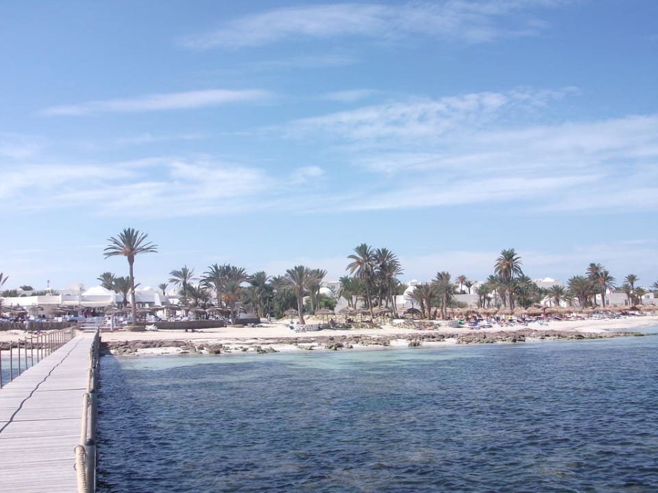 Der Blick vom Steg auf das Hotel Hotel El Mouradi Djerba Menzel