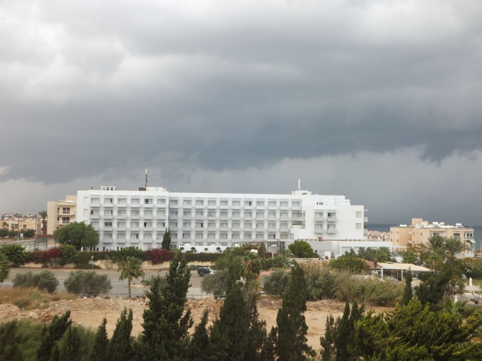 Außenansicht Crystal Springs Beach Hotel