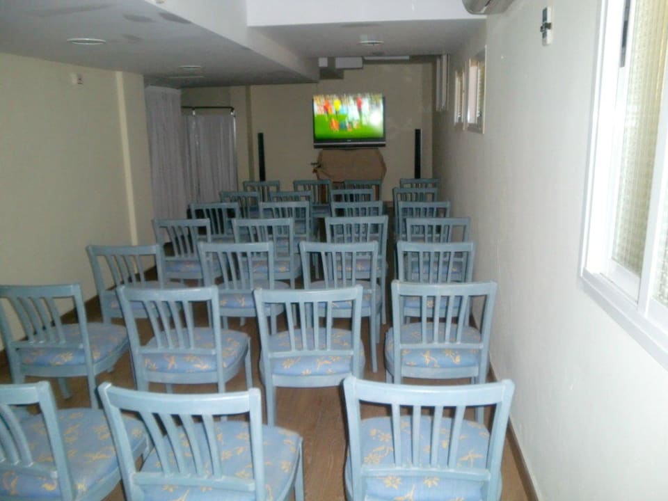 Das "Kino" Iberostar Waves Pinos Park