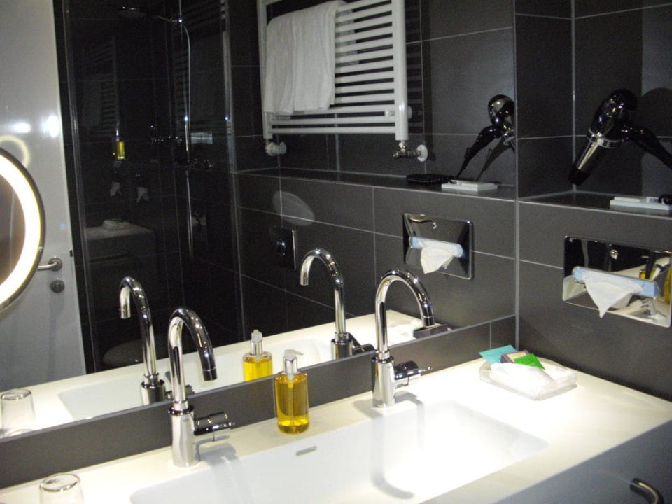 Badezimmer Spiegel DORMERO Hotel Hannover