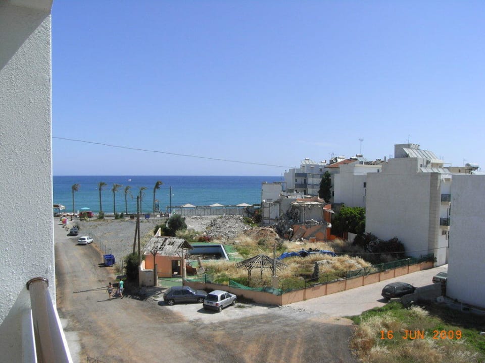 Balkon links zum Meer Hersonissos Palace