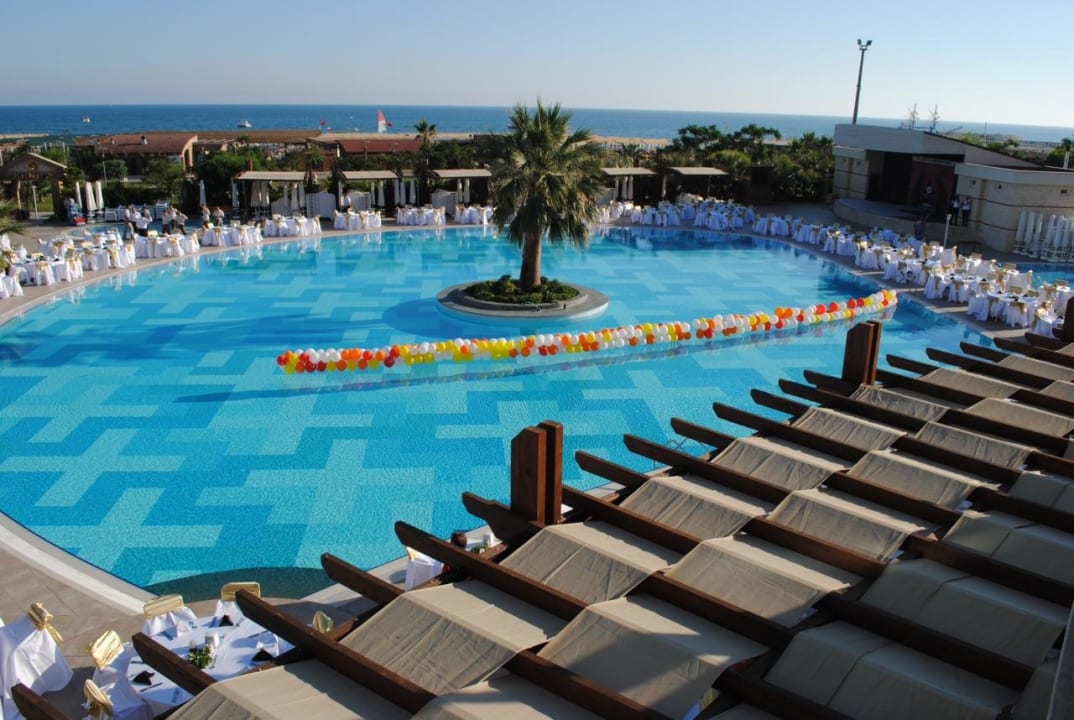 Pool tagsüber Seamelia Beach Resort