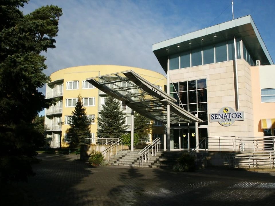 Frontalansicht Hotel Senator