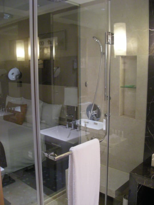 Dusche mit Glaswand Hotel Courtyard by Marriott Suzhou