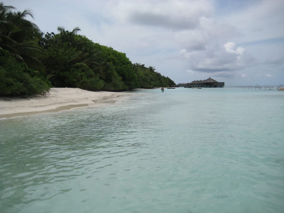 Strand vor der Deluxe Beach Villa Kuramathi Maldives
