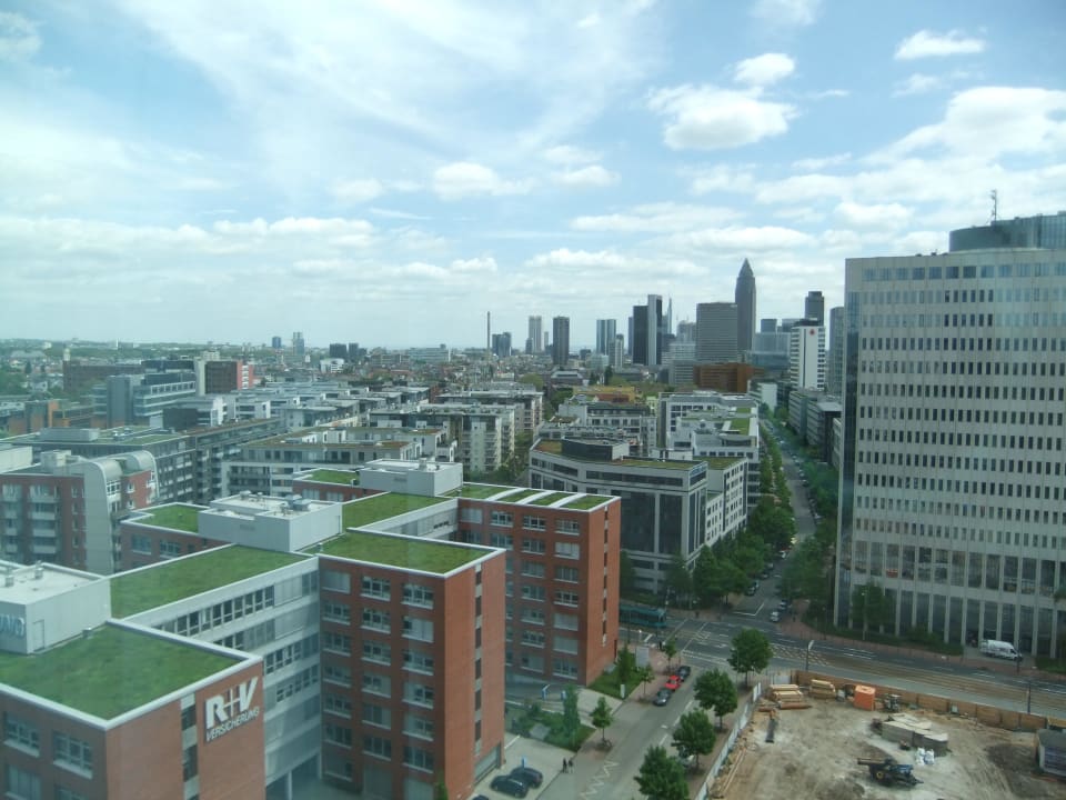Skyline Blick vom Zimmer Radisson Blu Hotel Frankfurt