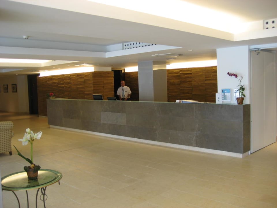 Die Rezeption allsun Hotel Bahia del Este