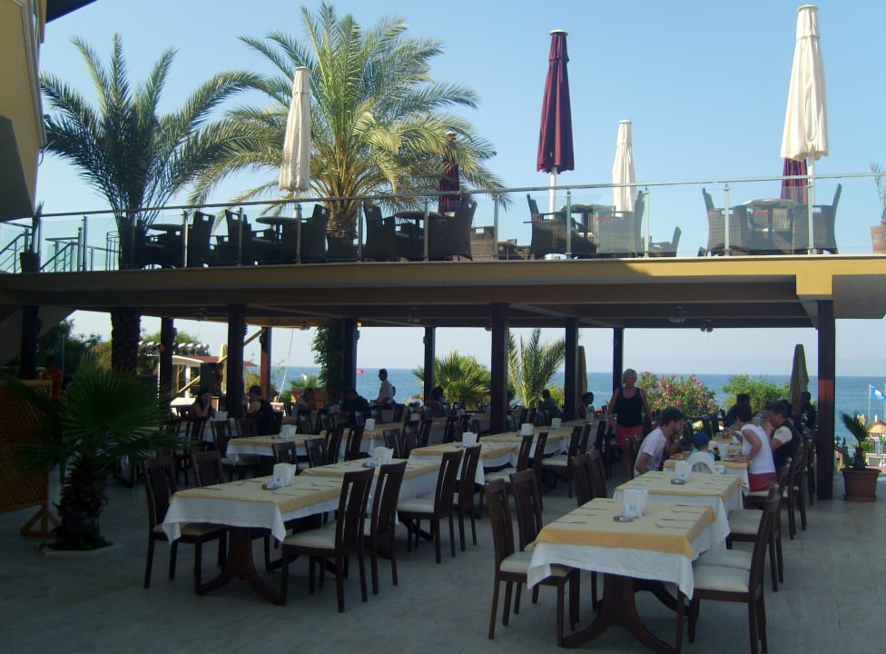 Außenbereich des Restaurants Club Dizalya